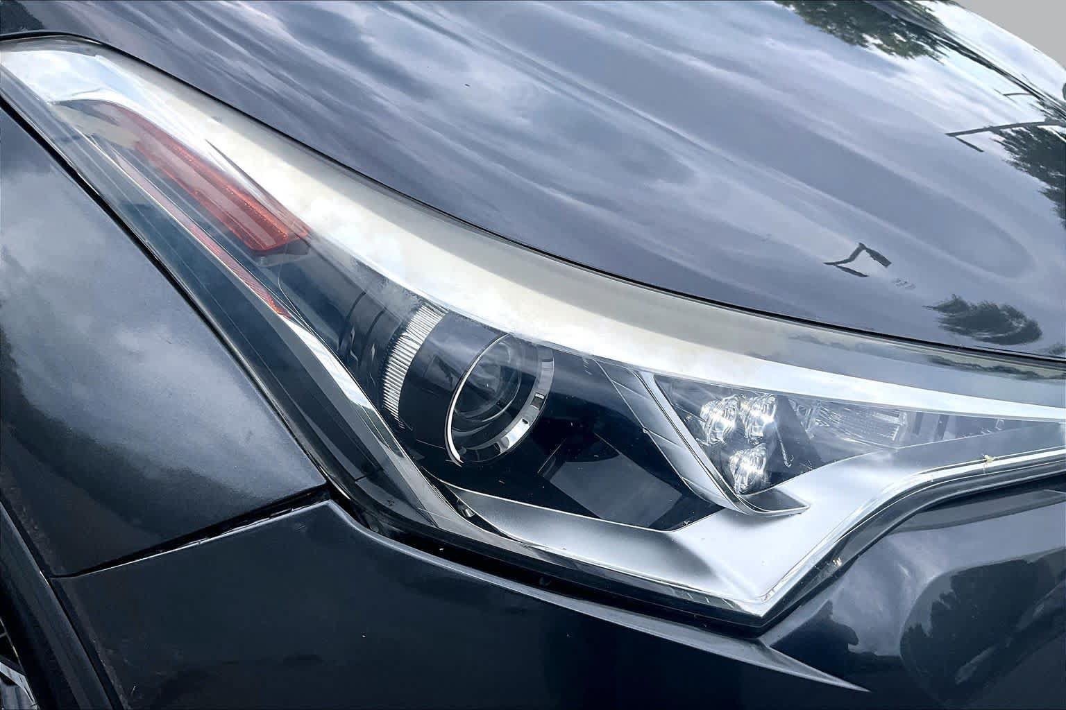 Used 2018 Toyota C-HR XLE FWD image 27