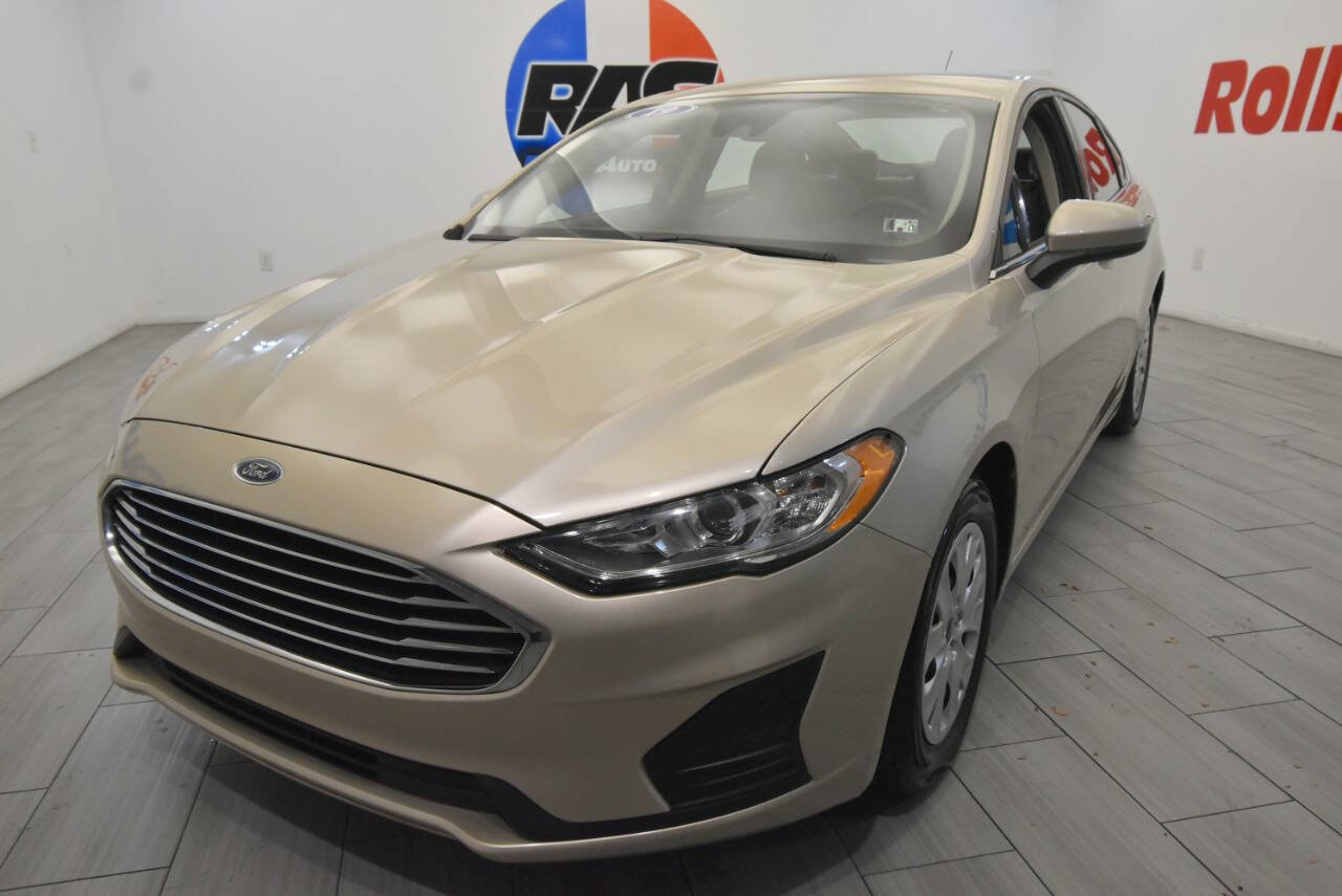 Used 2019 Ford Fusion S image 1