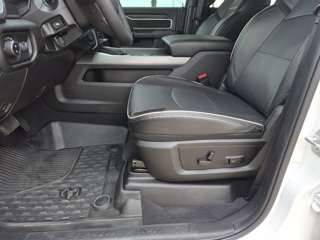 Used 2025 RAM 3500 Laramie AWD/4WD image 19
