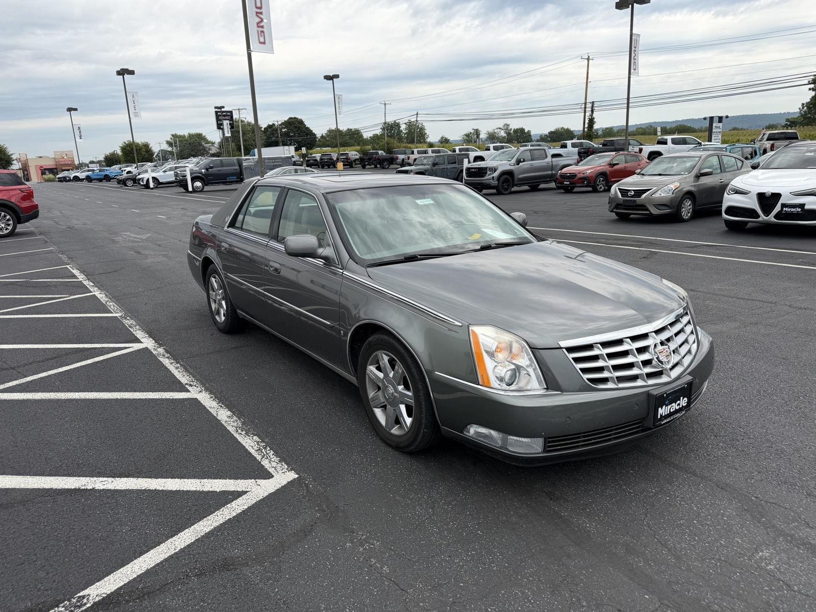 Used 2006 Cadillac DTS w/ Sun And Sound Package FWD image 3