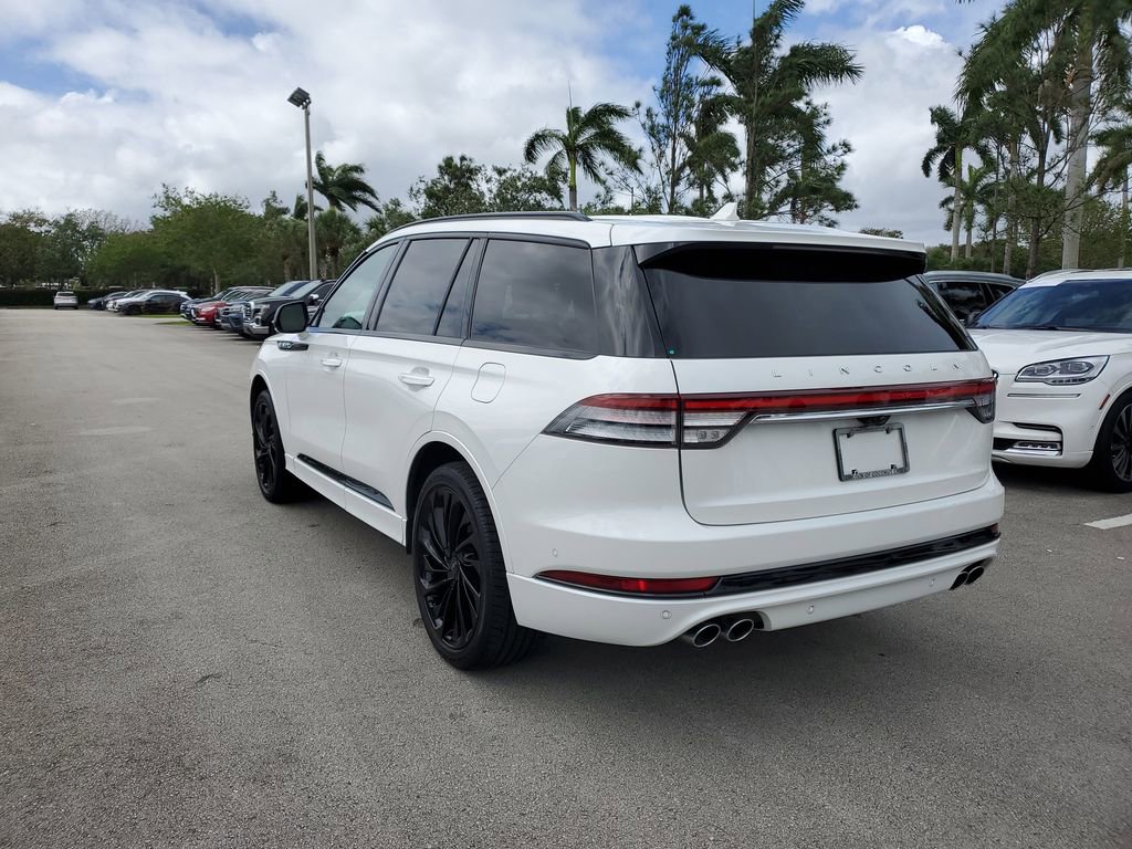 Used 2024 Lincoln Aviator Reserve w/ Equipment Group 201A image 3