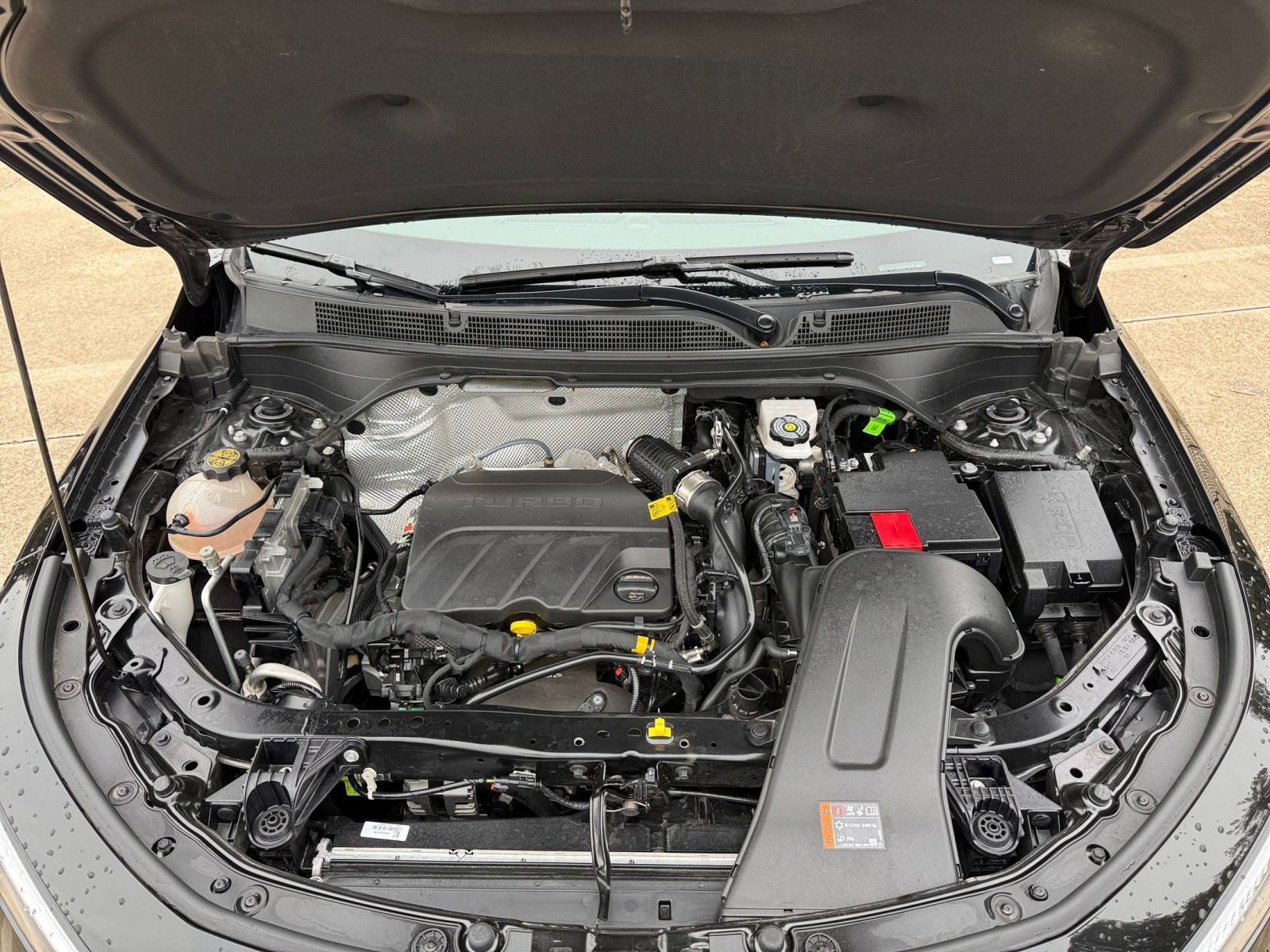 Used 2025 Buick Envista Sport Touring image 32