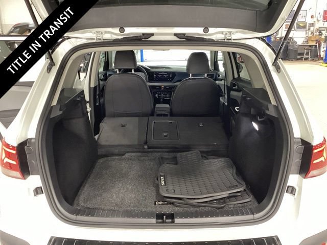 Used 2024 Volkswagen Taos SE w/ Panoramic Sunroof Package AWD/4WD image 16