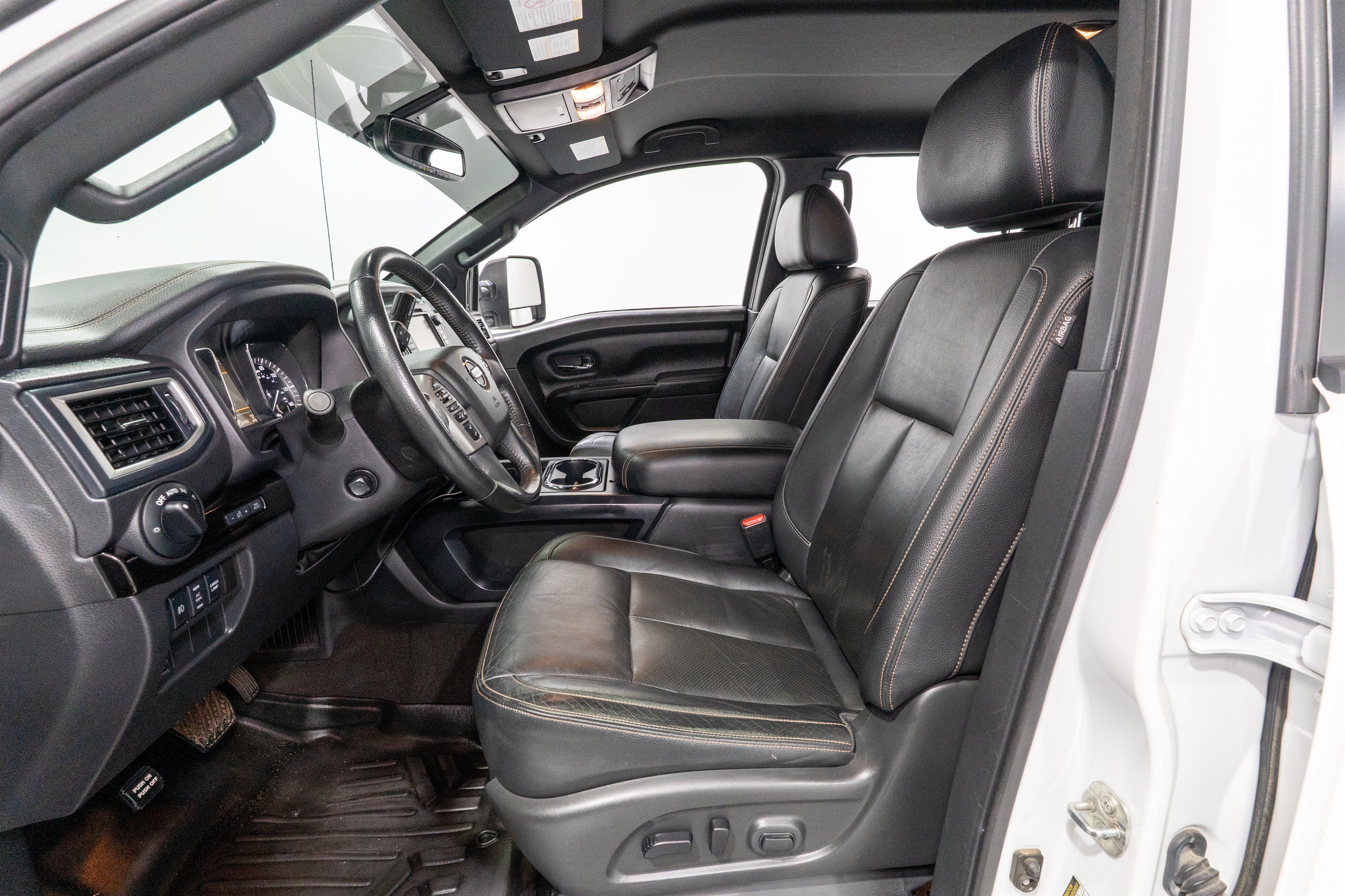 Used 2019 Nissan Titan SL w/ Midnight Edition AWD/4WD image 18