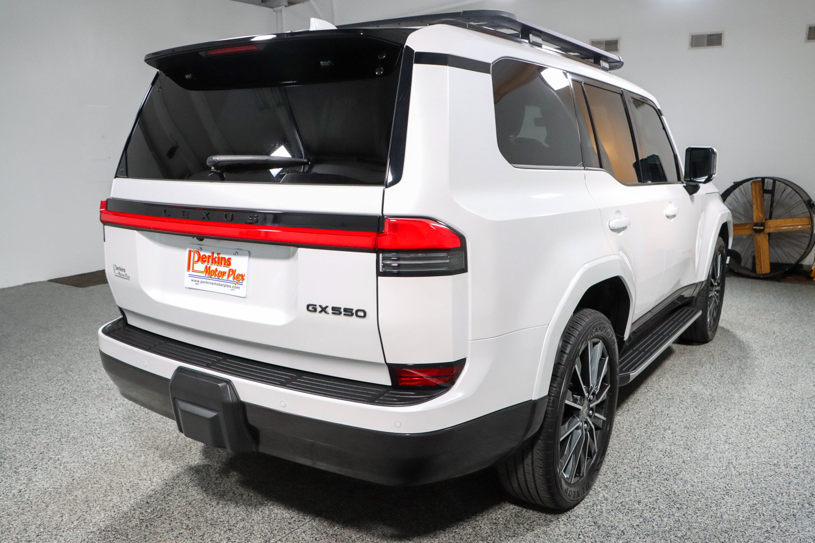 Used 2024 Lexus GX 550 w/ Accessory Package (31) AWD/4WD image 7