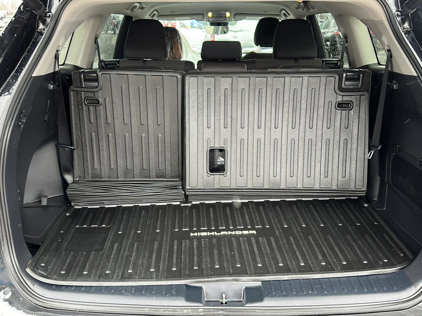 Used 2023 Toyota Highlander LE image 8