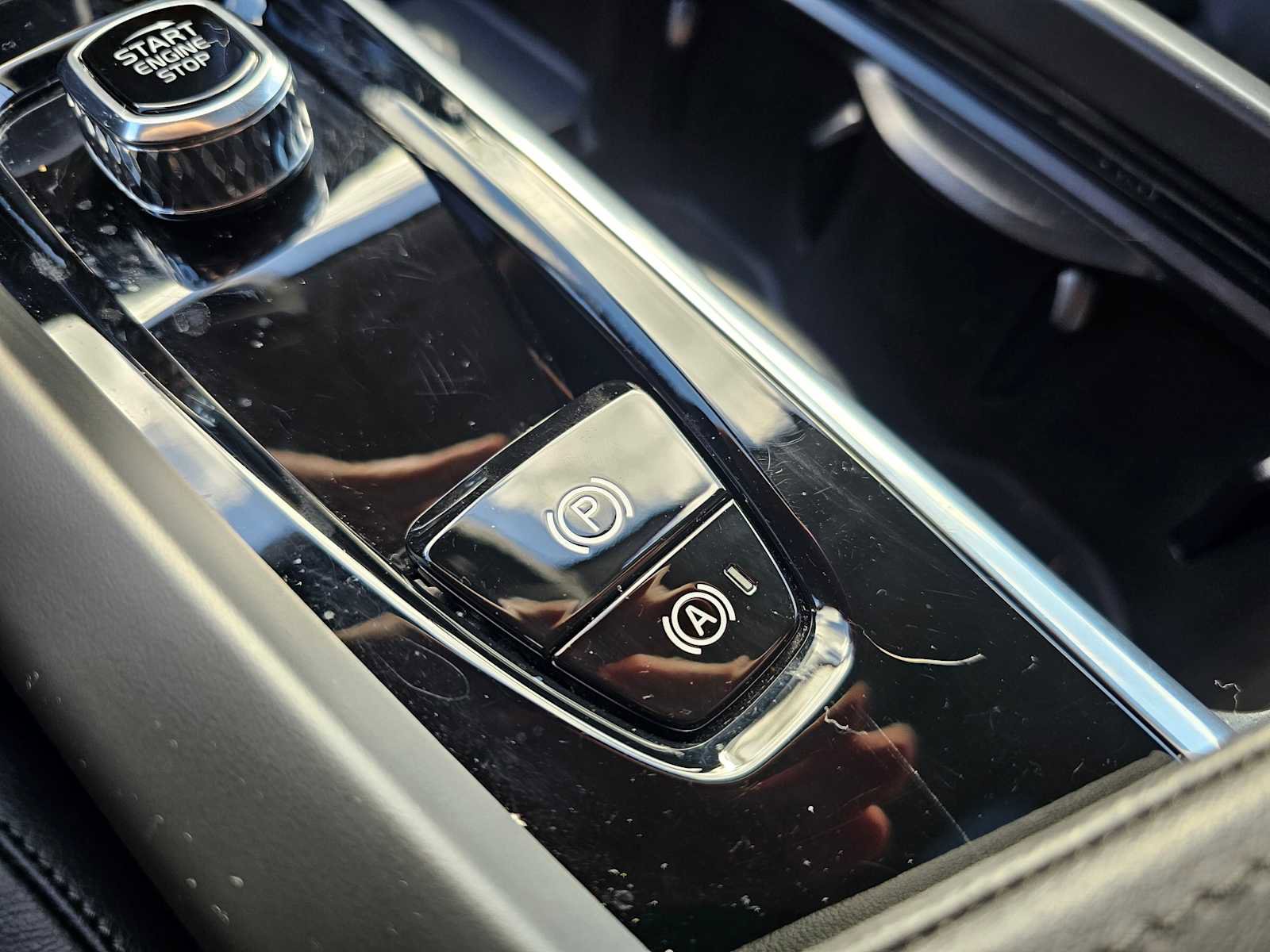 Used 2025 Volvo XC60 B5 Core w/ Protection Package Premier image 38