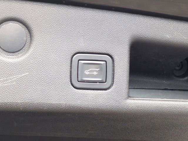 Used 2018 Chevrolet Equinox LT FWD image 16