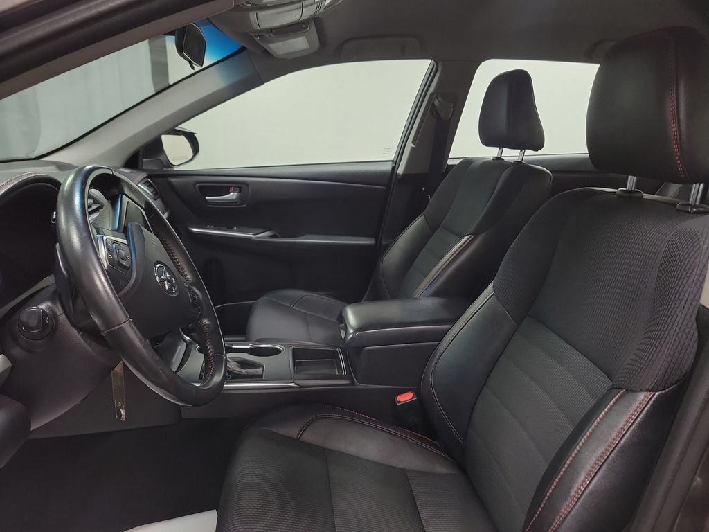 Used 2016 Toyota Camry SE FWD image 14