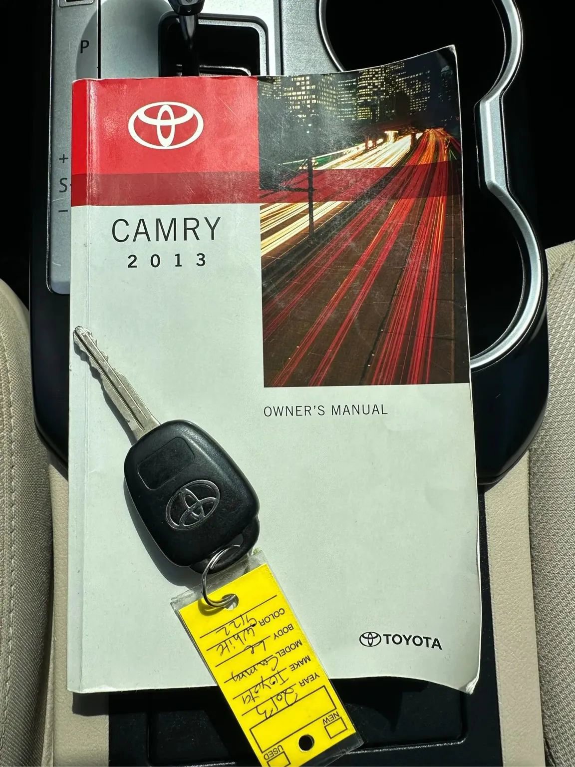 Used 2013 Toyota Camry LE FWD image 38