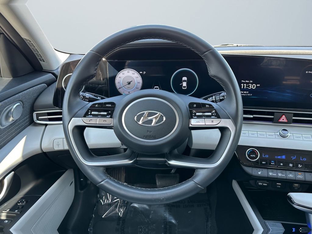 Used 2023 Hyundai Elantra Limited image 12