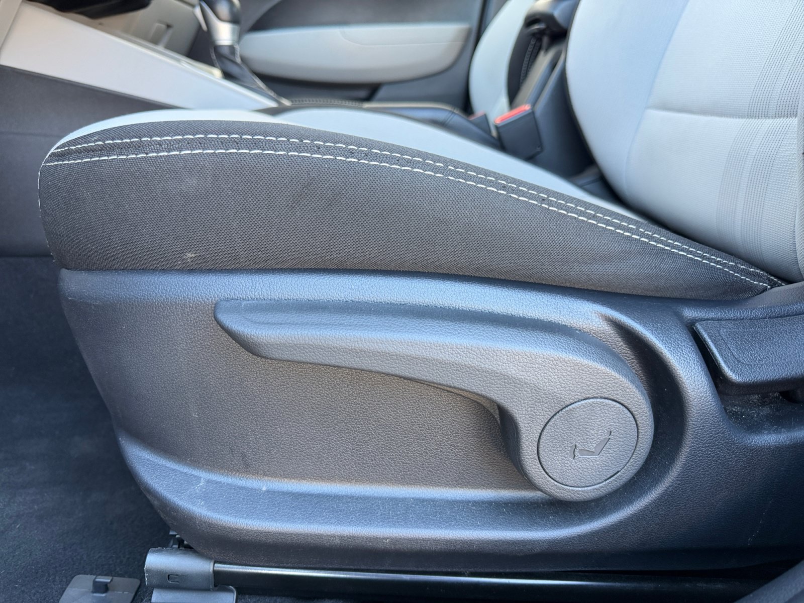 Used 2025 Hyundai Venue SEL FWD image 16