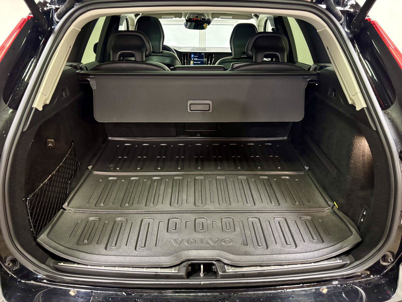 Used 2019 Volvo XC60 T5 Momentum w/ Multimedia Package AWD/4WD image 40