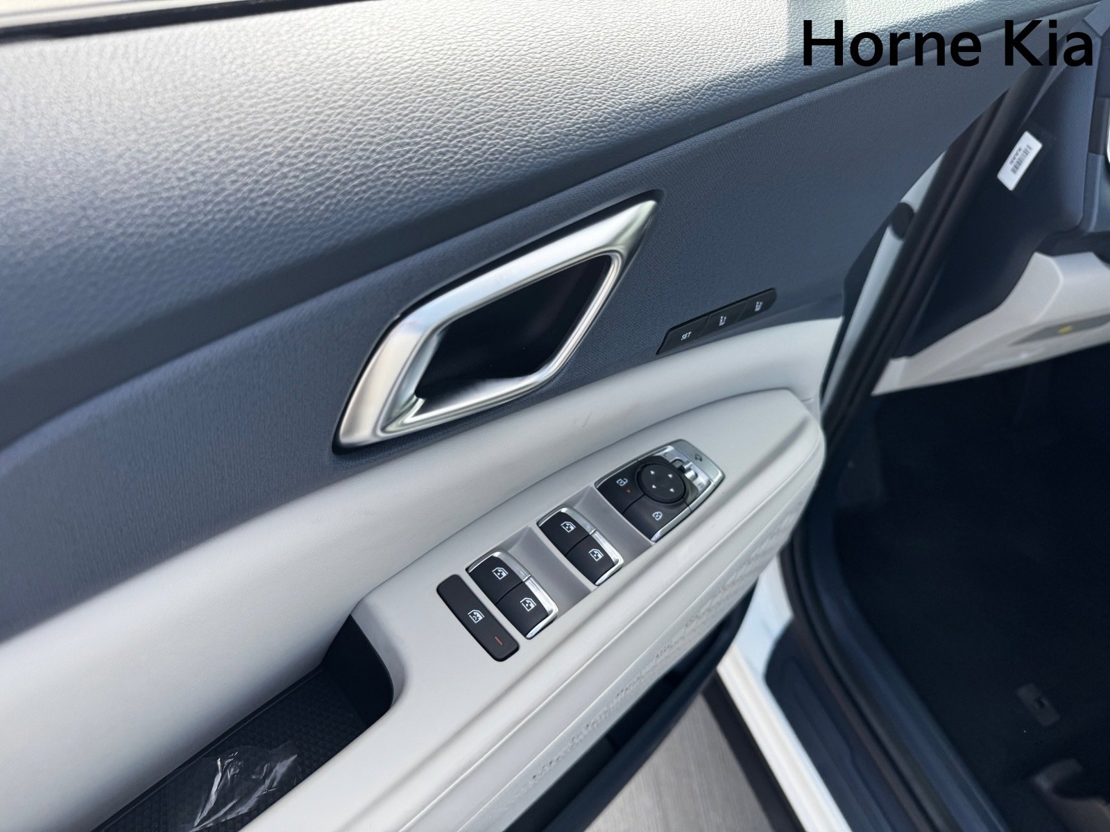 New 2026 Kia Carnival EX image 9