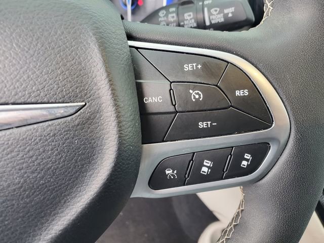 Certified 2024 Chrysler Pacifica Touring-L image 11