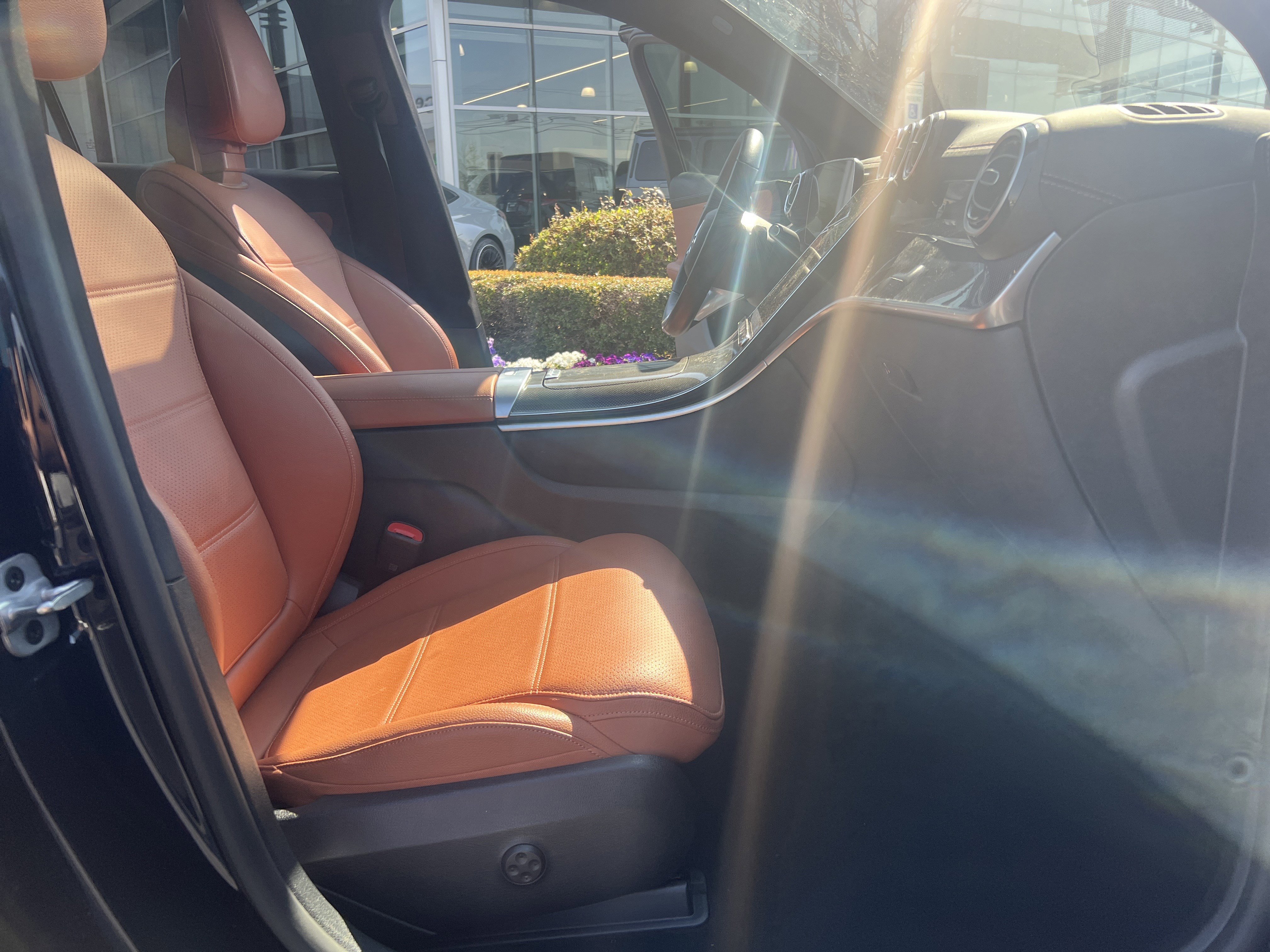 Used 2024 Mercedes-Benz GLC 300 4MATIC image 35