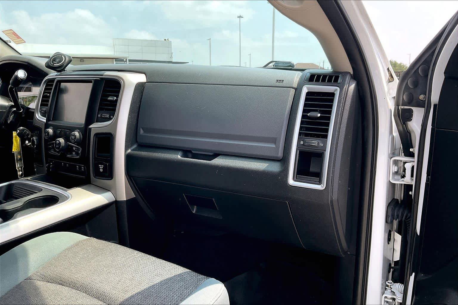 Used 2017 RAM 2500 Lone Star w/ Sport Appearance Group AWD/4WD image 18