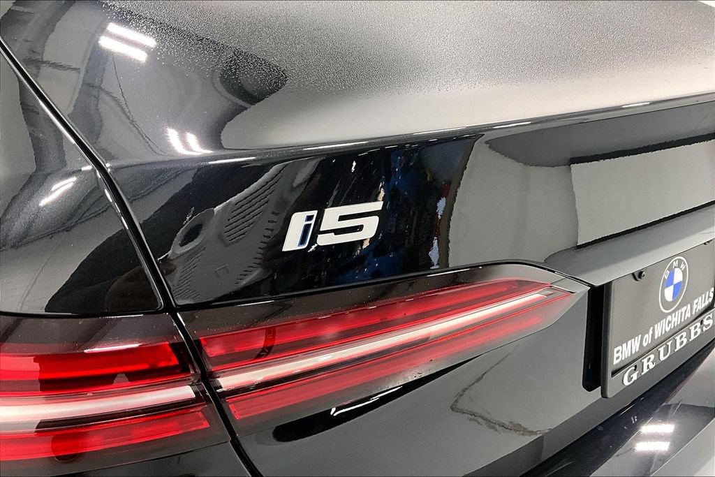 New 2026 BMW i5 eDrive40 w/ Executive Package RWD image 32