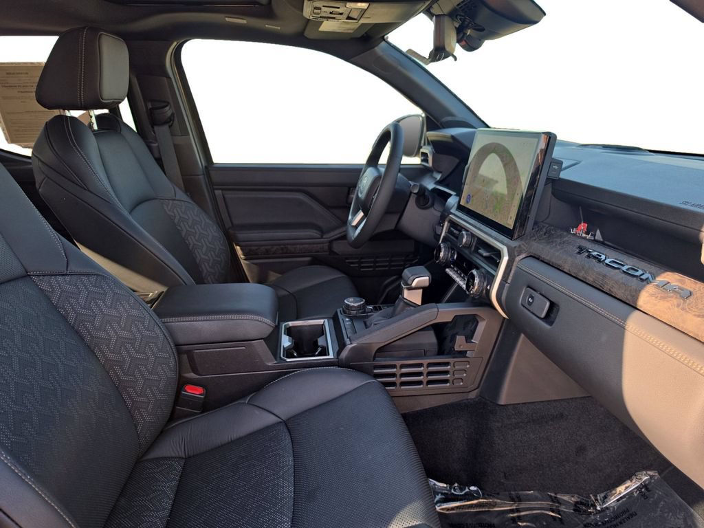 Used 2025 Toyota Tacoma Limited AWD/4WD image 17