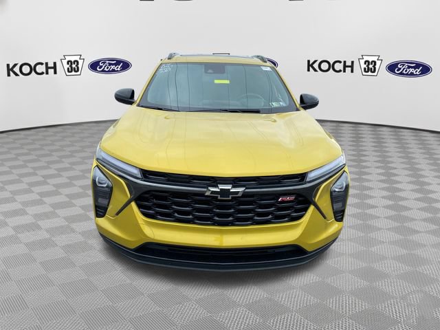 Used 2024 Chevrolet Trax RS w/ Sunroof Package FWD image 2