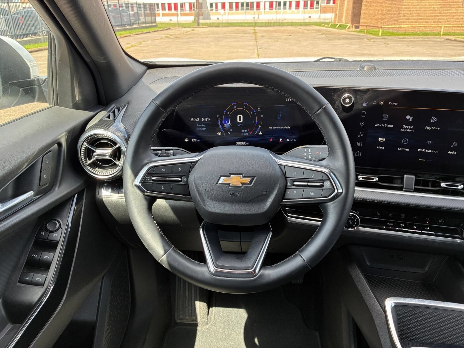Used 2025 Chevrolet Equinox LT FWD image 29