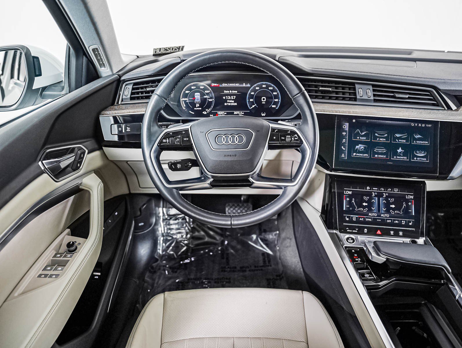 Used 2024 Audi Q8 e-tron Premium Plus w/ Premium Plus Package AWD/4WD image 11