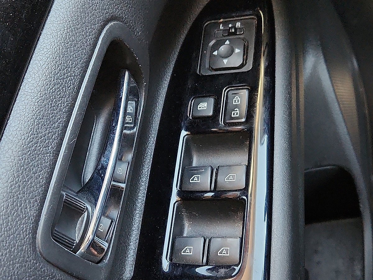 Used 2019 Mitsubishi Outlander ES image 9