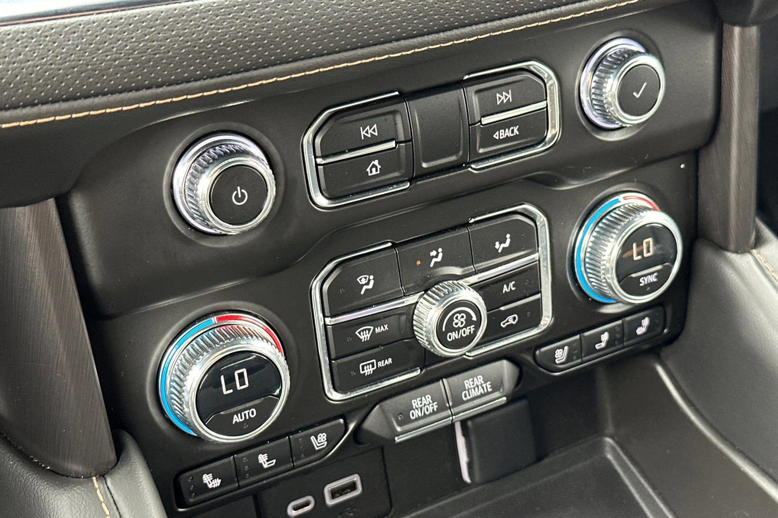 Used 2023 GMC Yukon AT4 w/ AT4 Premium Package image 27