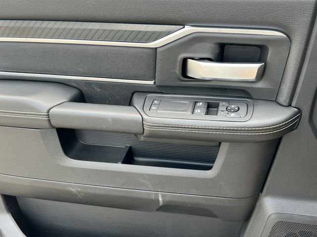 New 2025 RAM 5500 4x4 Regular Cab image 27