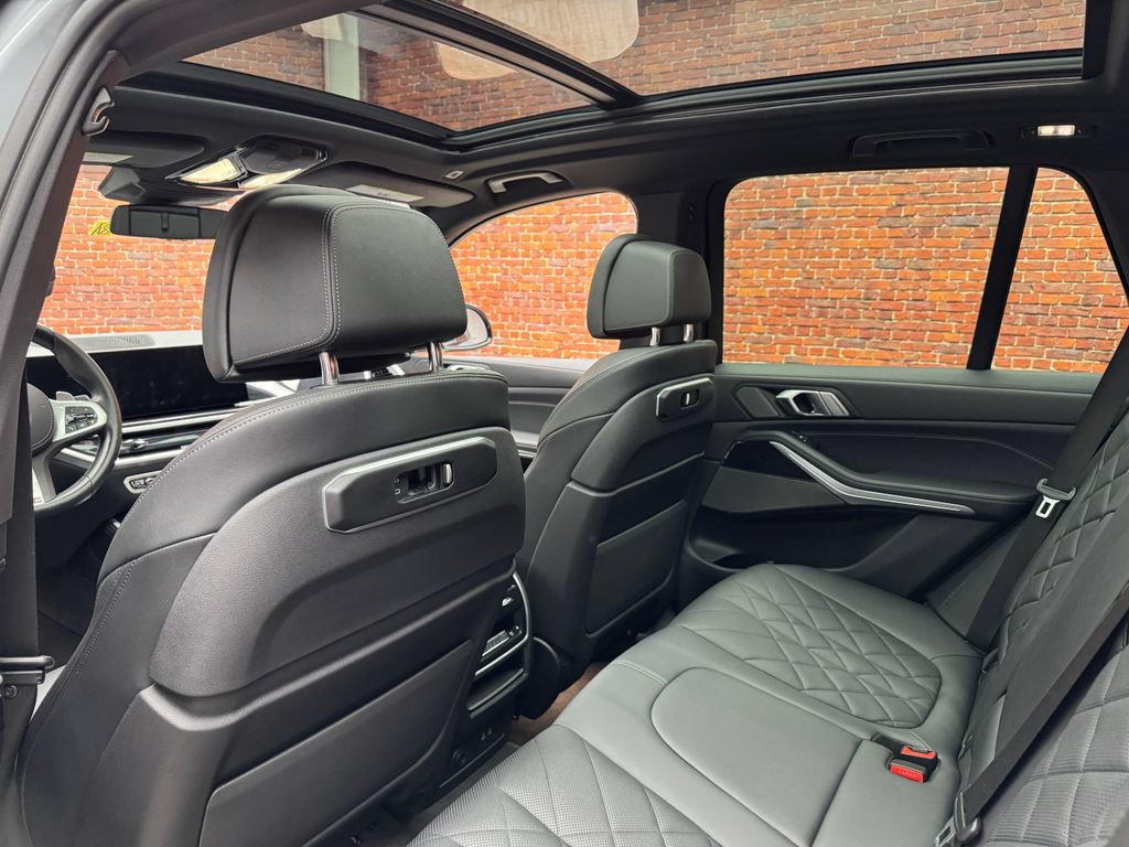 Used 2024 BMW X5 xDrive40i w/ M Sport Package AWD/4WD image 26