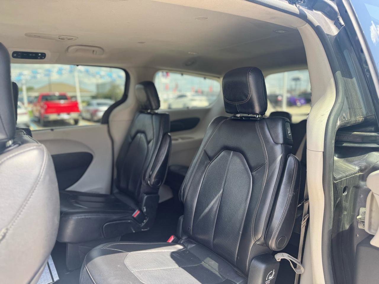 Used 2019 Chrysler Pacifica Touring-L image 53