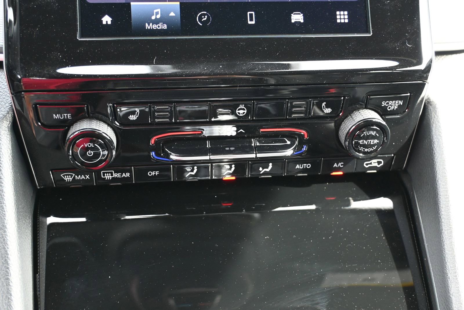 New 2026 Jeep Grand Cherokee Laredo image 14