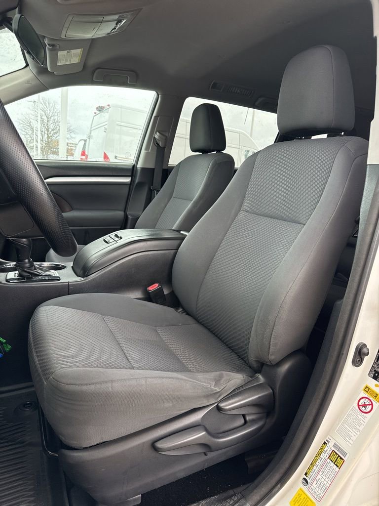 Used 2018 Toyota Highlander LE image 10