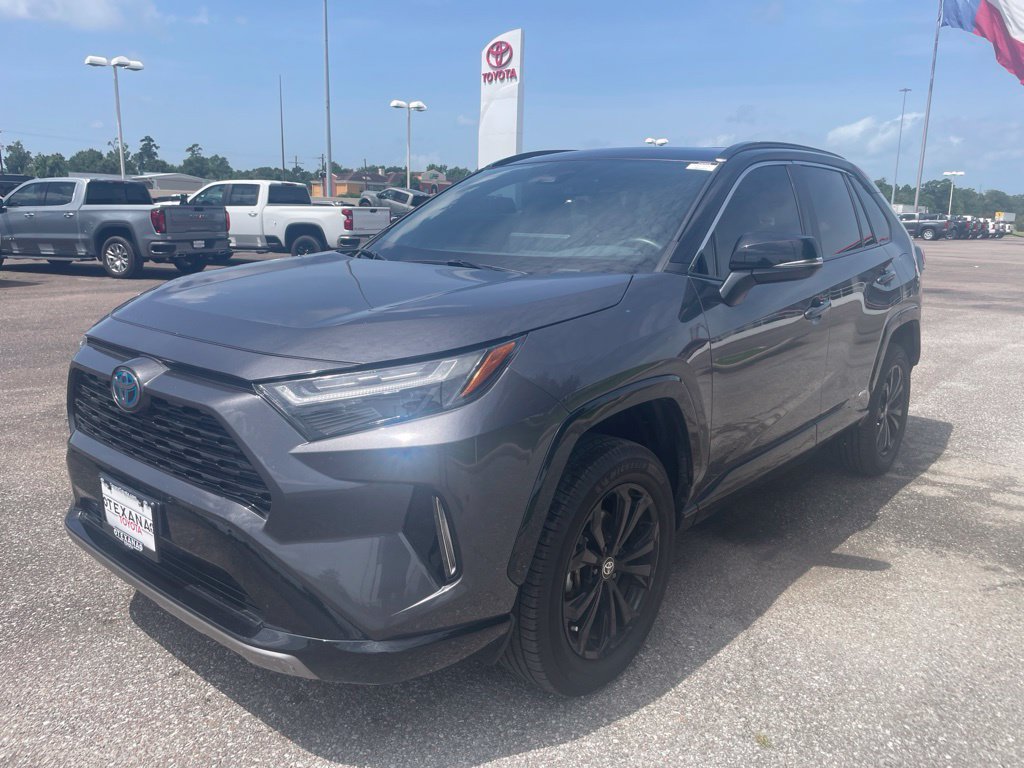 Used 2024 Toyota RAV4 XSE AWD/4WD image 4