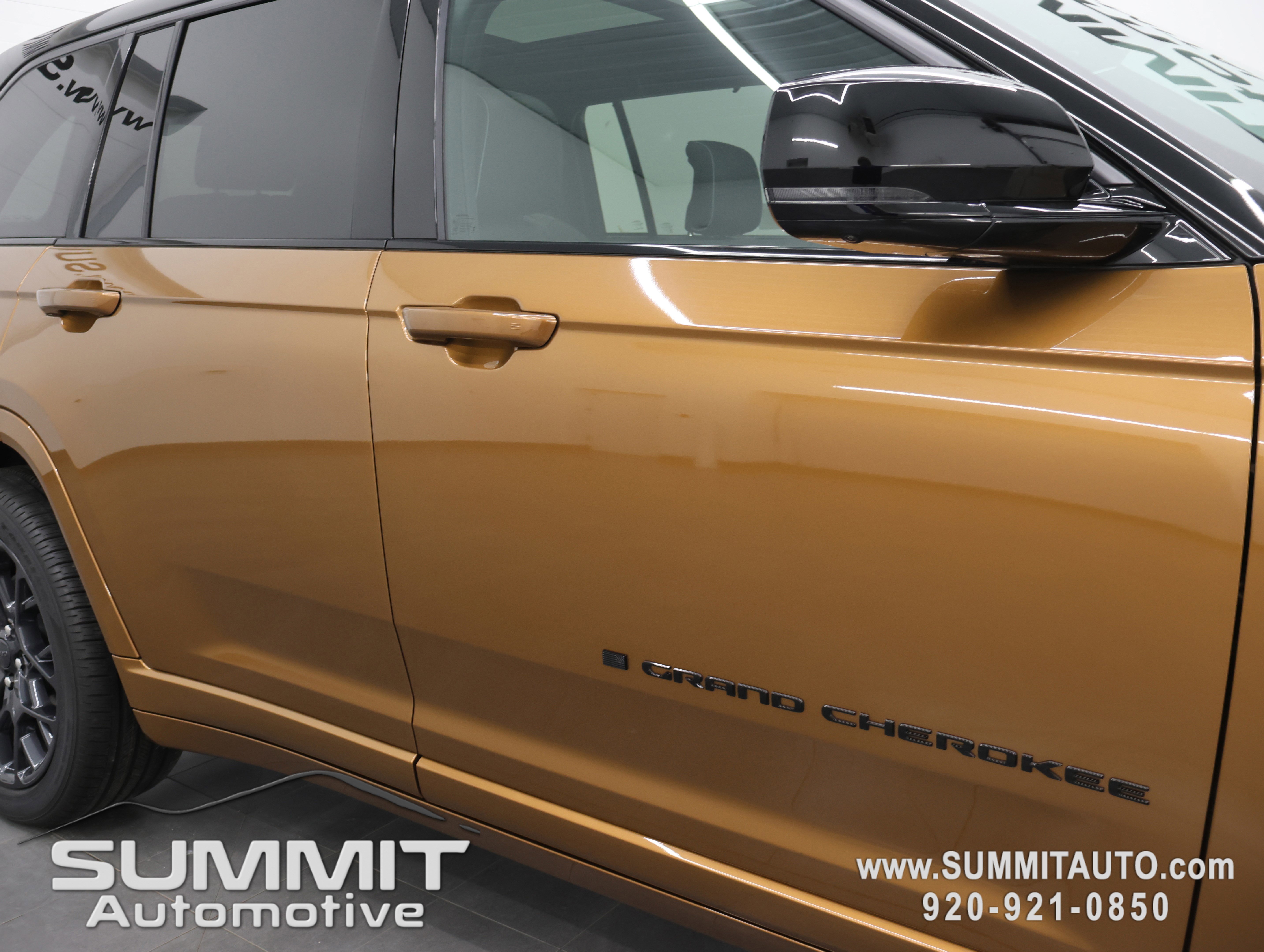 New 2026 Jeep Grand Cherokee Summit AWD/4WD image 28