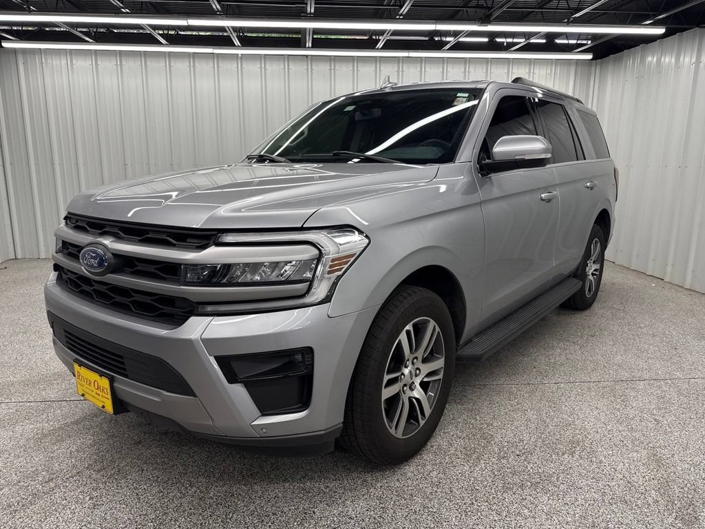 Used 2024 Ford Expedition XLT RWD image 3