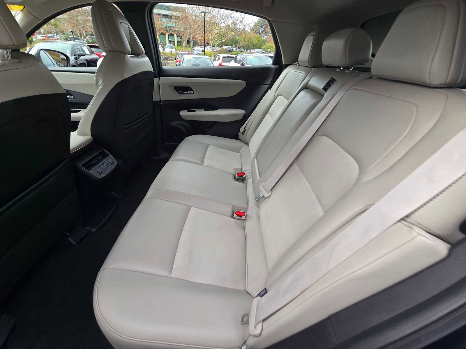 Used 2024 Nissan Ariya FWD image 21