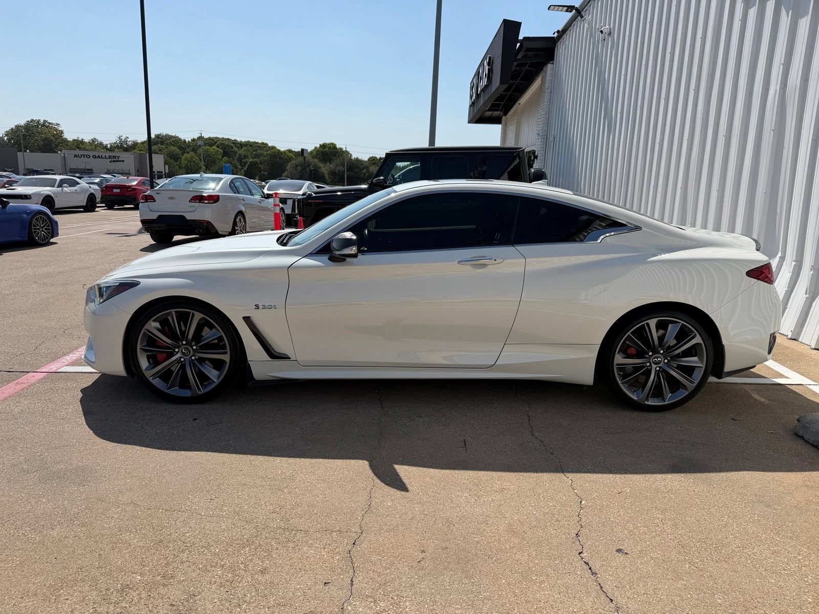 Used 2019 INFINITI Q60 Red Sport 400 w/ Carbon Fiber Package RWD image 3