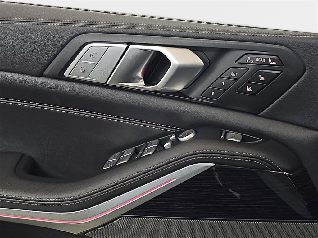 Used 2019 BMW X7 xDrive50i w/ M Sport Package image 31