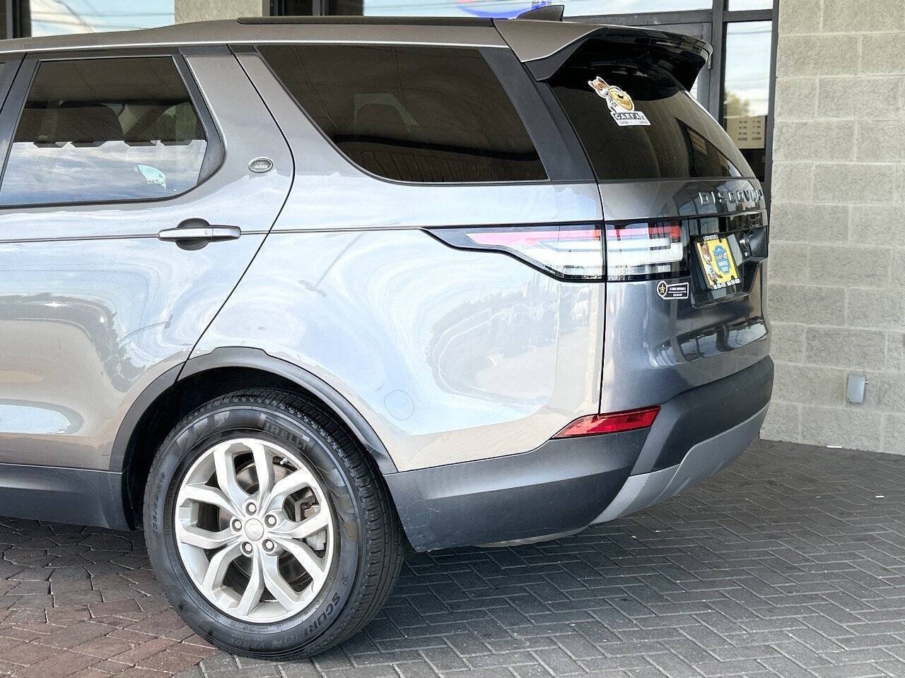 Used 2018 Land Rover Discovery SE AWD/4WD image 95