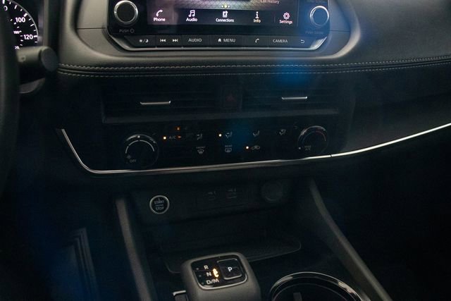 Used 2023 Nissan Rogue S image 31