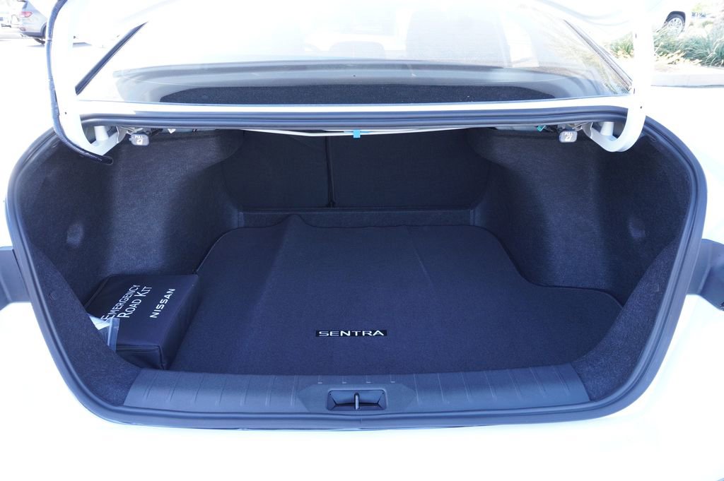 New 2026 Nissan Sentra SR FWD image 8