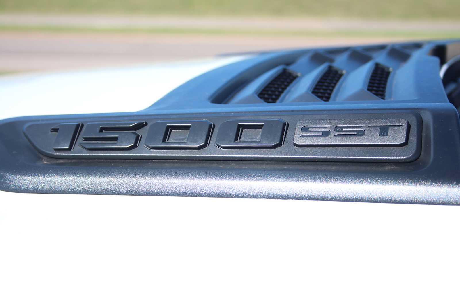 Used 2025 RAM 1500 Laramie w/ Night Edition AWD/4WD image 7