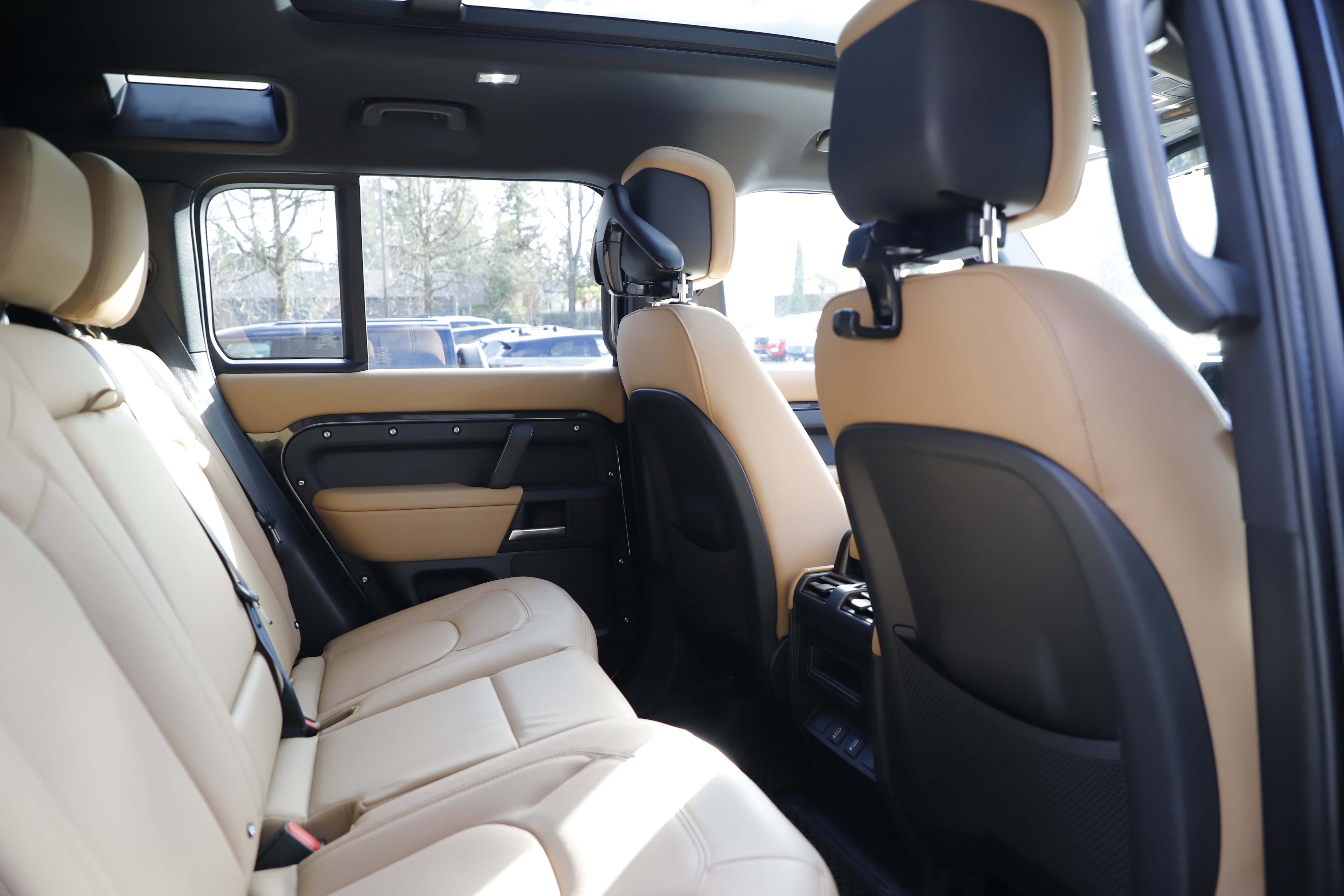 New 2026 Land Rover Defender 110 X-Dynamic SE image 10