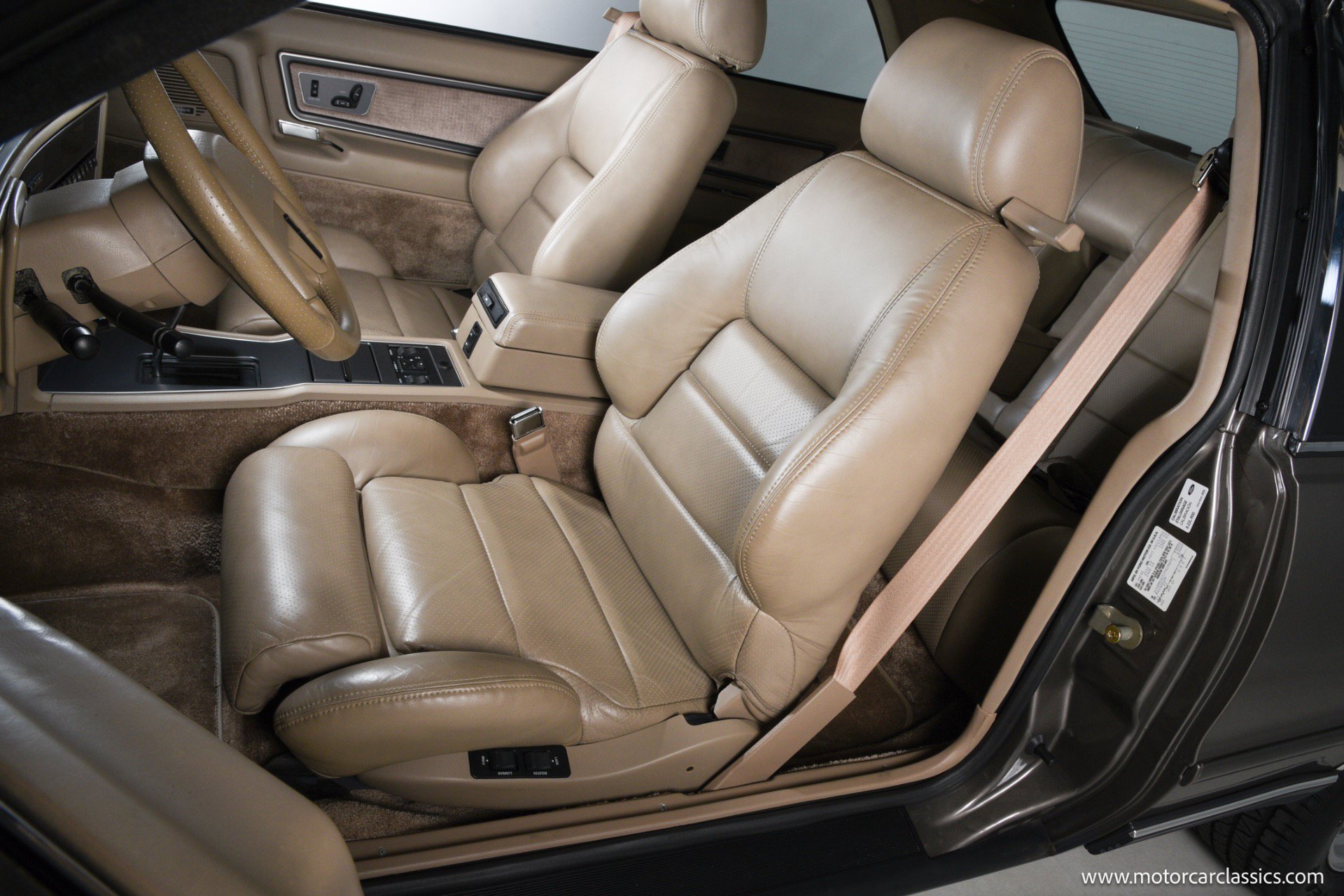 Used 1988 Lincoln Mark VII LSC RWD image 28