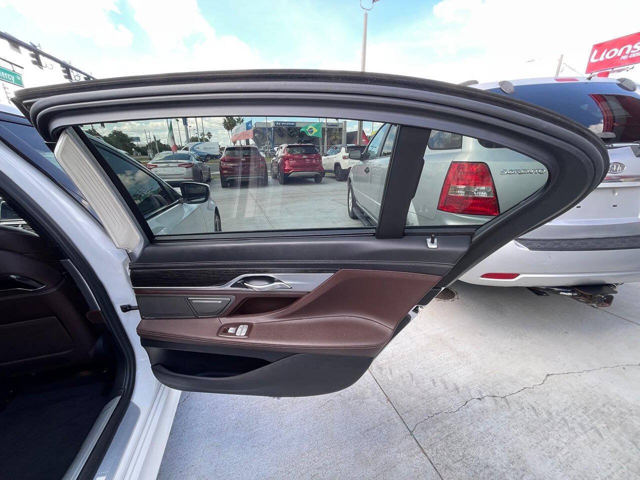 Used 2017 BMW 740i RWD image 17