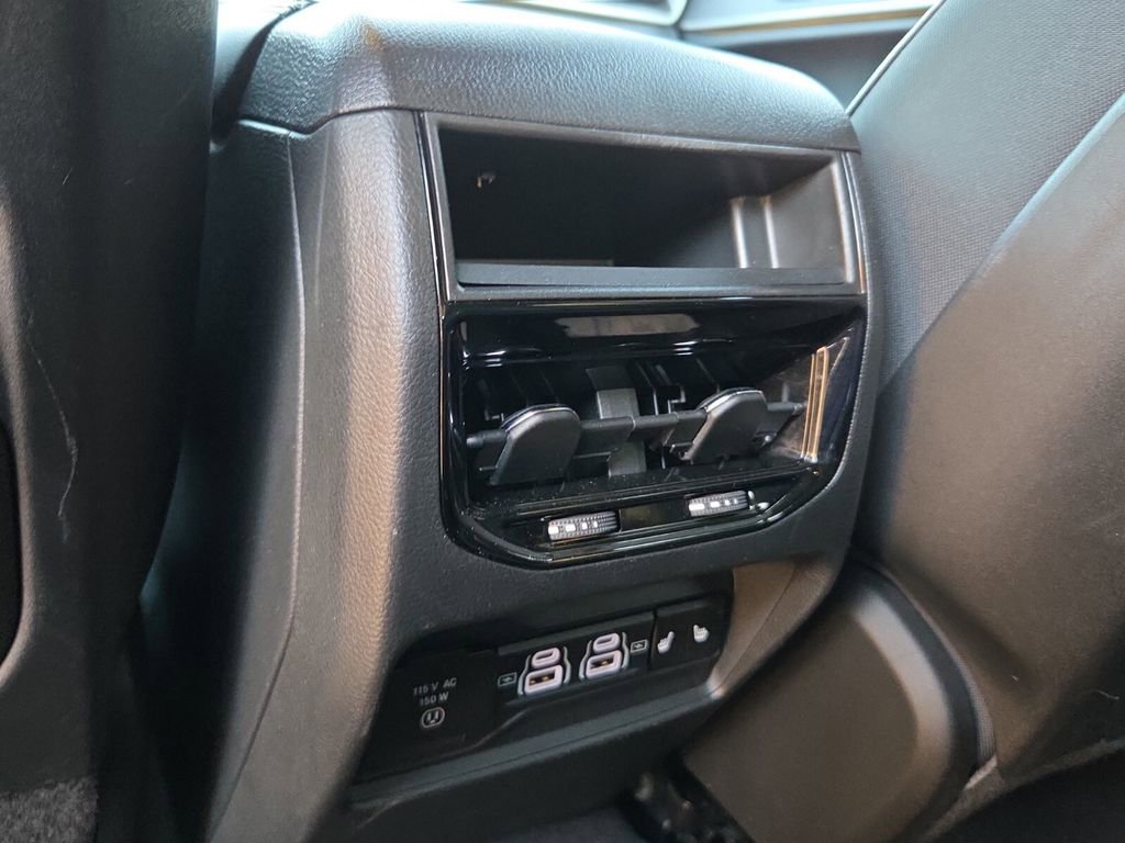 Used 2025 Jeep Grand Cherokee Limited AWD/4WD image 16