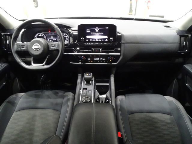 Used 2024 Nissan Pathfinder SV image 29
