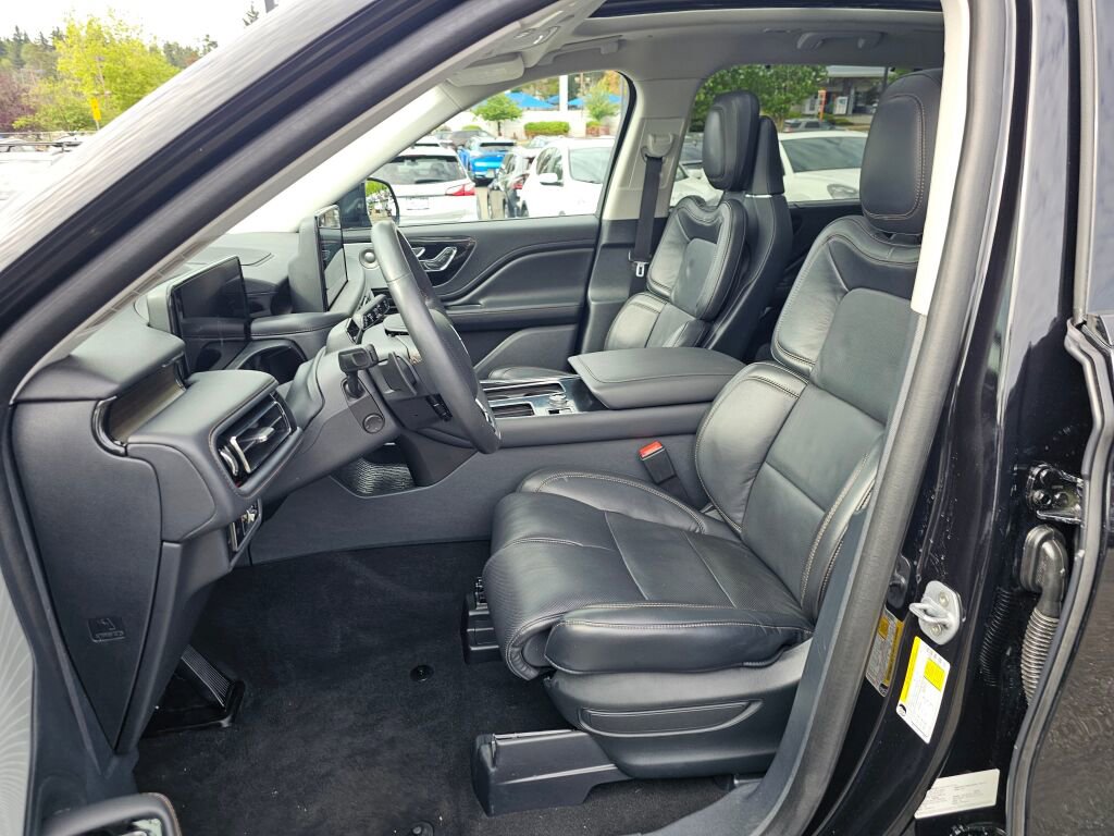 Used 2025 Lincoln Aviator Reserve w/ Equipment Group 201A AWD/4WD image 21