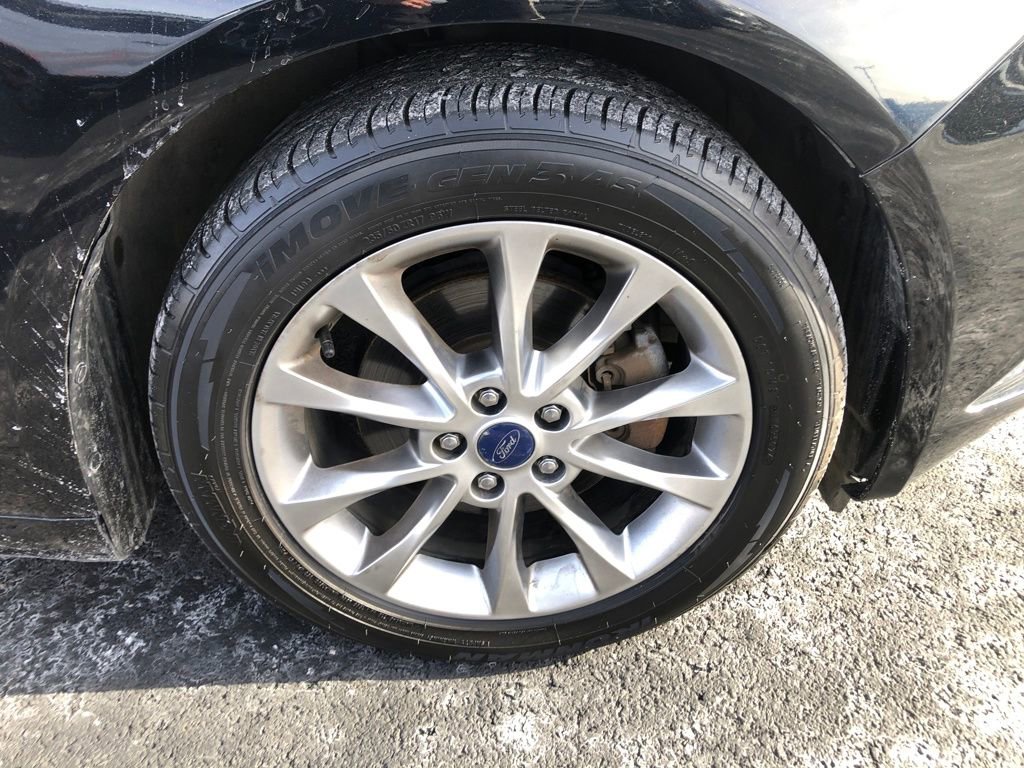 Used 2017 Ford Fusion SE image 25